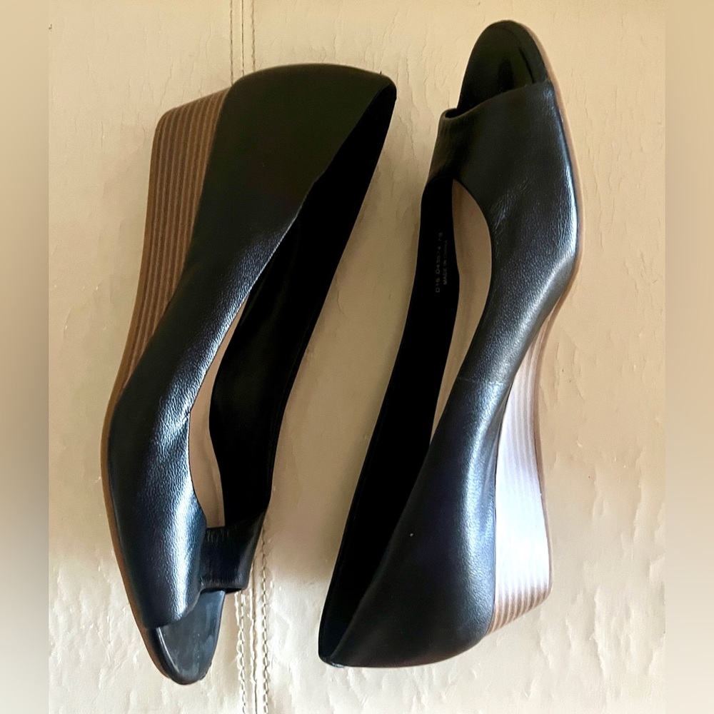 Cole Haan Elsie Black Leather Peep Toe Wedges size 7 B - Picture 4 of 9